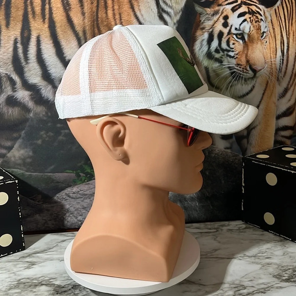 CUSTOM DESIGNED FIGHTING IRISHMAN UNISEX TRUCKER HAT. - Picture 4 of 6